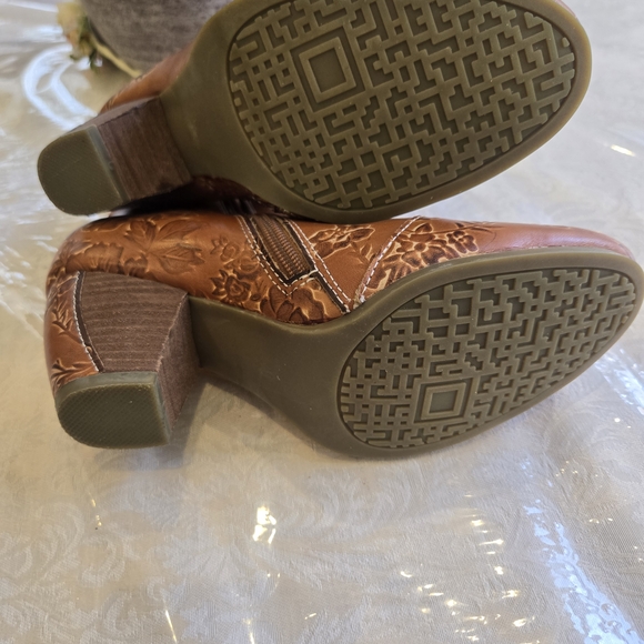 Embroidered Floral Leather Ankle Boots - Picture 7 of 9